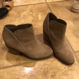 Jessica Simpson tan booties. Size 7M.